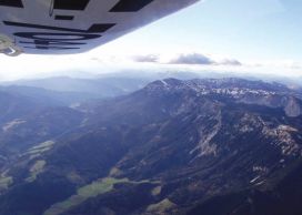 Rundflug mit dem Flugzeug über den Schneeberg für 1 Person 40 Min.